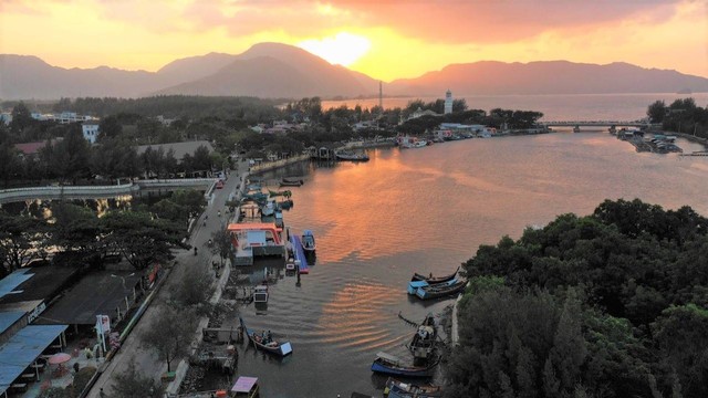 Pemandangan Ulee Lheue, Banda Aceh pada sore hari. Foto: Abdul Hadi/acehkini