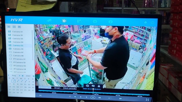 Rekaman CCTV aksi pencurian toko kosmetik di Cianjur. Foto: Dok. Istimewa