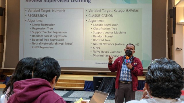 Dosen Departemen Statistika Bedah Kasus Machine Learning di Indosat Ooredoo Hutchison