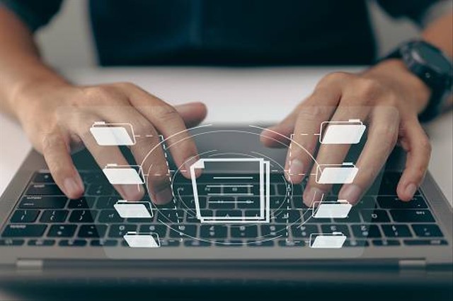 Ilustrasi mencari cara membuka file BIN. Foto: Unsplash.com