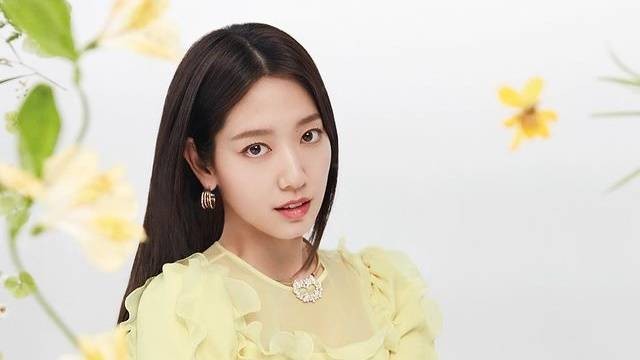 Pesona Park Shin Hye, si pemilik zodiak Aquarius. Foto: Instagram.com/ssinz7