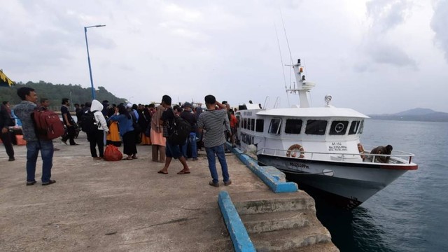 MV Oceanna 1 di pelabuhan Jagoh, Lingga. Foto: Hasrullah/kepripedia.com