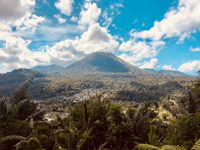 tempat wisata di tomohon yang lagi hits. sumber foto : unsplash/heru haryanto.