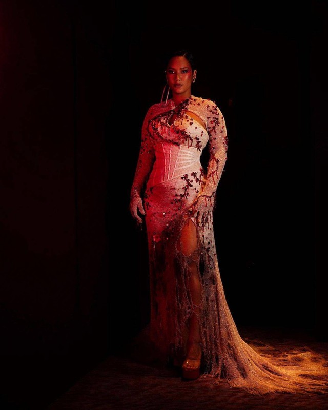 Gaun Tara Basro di Gala Premiere Pengabdi Setan 2: Communion. Foto: Instagram/@tarabasro
