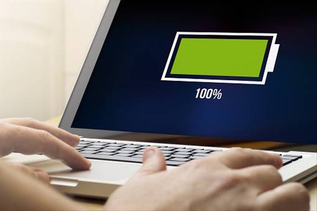 Ilustrasi mencoba cara cek kesehatan baterai laptop Windows 10. Foto: Unsplash.com