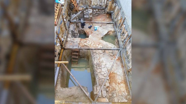 Penggalian di ujung barat daya plaza Tembok Barat telah mengungkapkan artefak dan struktur dari setidaknya lima periode berbeda dalam sejarah kota kuno. Foto: Michal Haber/Hebrew University
