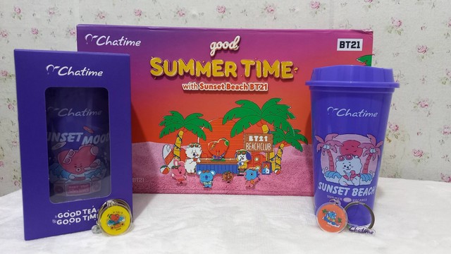 Rangkaian Merchandise Spesial Chatime Good
Summer Time with Sunset Beach BT21. Foto: Monika Febriana/kumparan