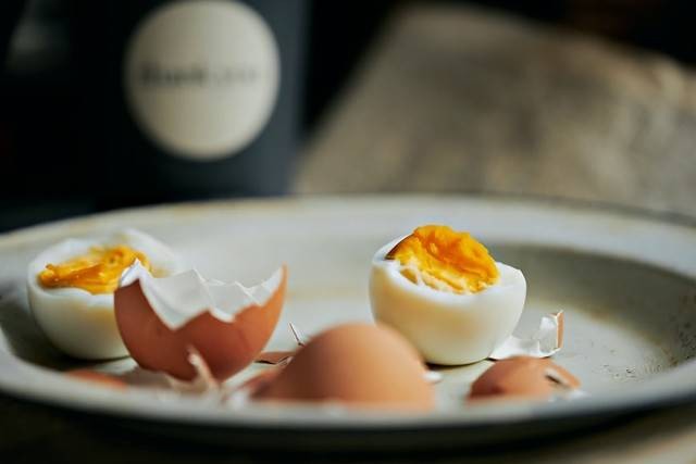 Ilustrasi telur rebus. Foto: Unsplash