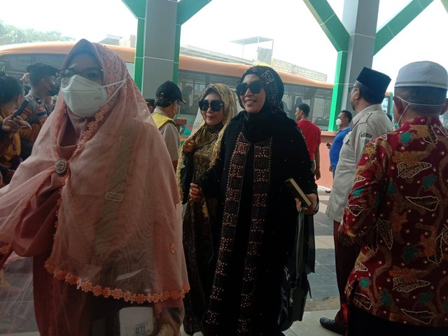 Jemaah haji asal Kendari tiba di asrama haji. Foto: dok. kendarinesia