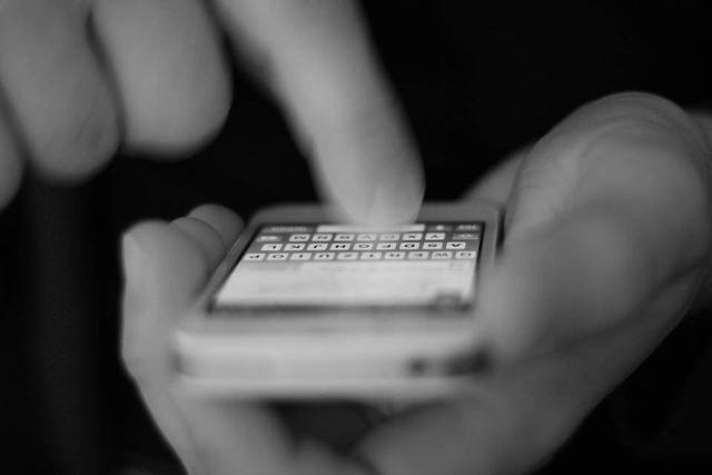 Ilustrasi ada SMS Banking tapi saldo tidak masuk. Foto: Pixabay.