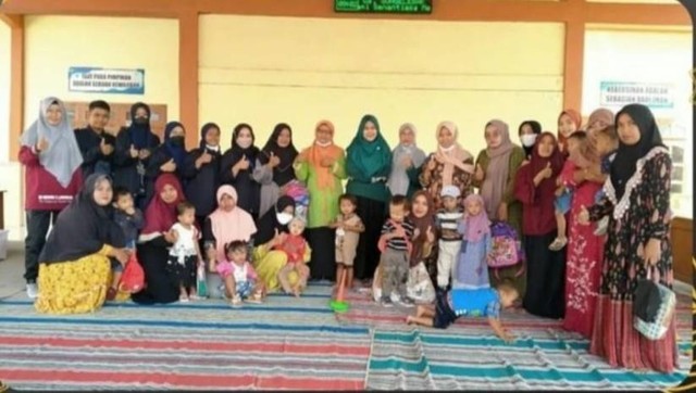 Mahasiswa Kuliah Kerja Nyata UMLA Tahun 2022 Bersama Masyarakat mengadakan Penyuluhan. Sumber dokumen UMLA