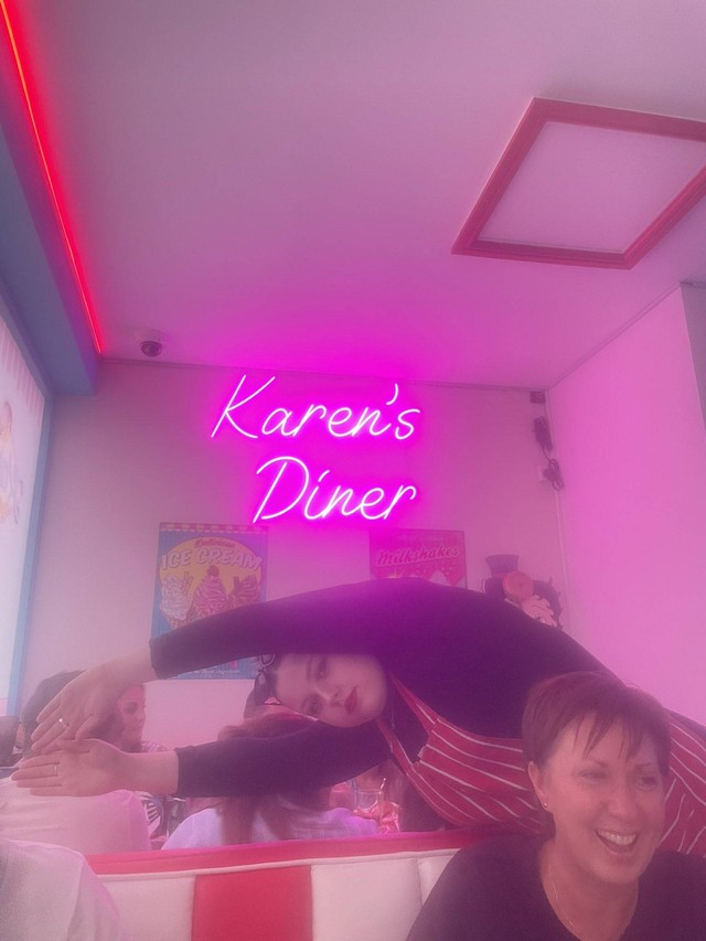 Karen's Diner, restoran yang berkonsep marah-marah ketika melayani pelanggan. Foto: Twitter/@karensdiner