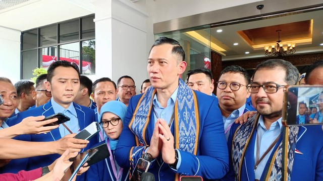 Ketum Demokrat Agus Harimurti Yudhoyono (AHY) usai daftarkan Partai Demokrat ke KPU, Jumat (5/8/2022). Foto: Aprilandika Pratama/kumparan