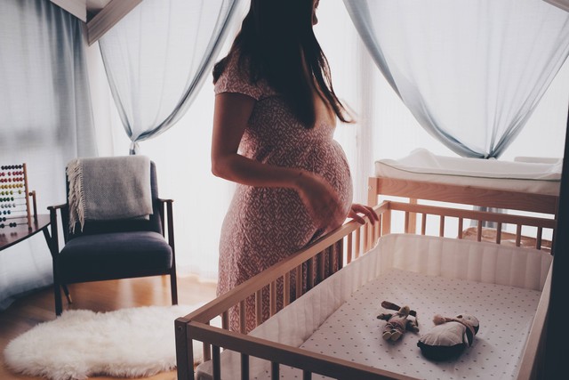 Ilustrasi wanita yang sedang hamil. Foto: Unsplash