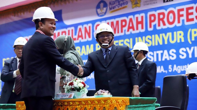 Universitas Syiah Kuala meluluskan para insinyur baru. Foto: Humas USK