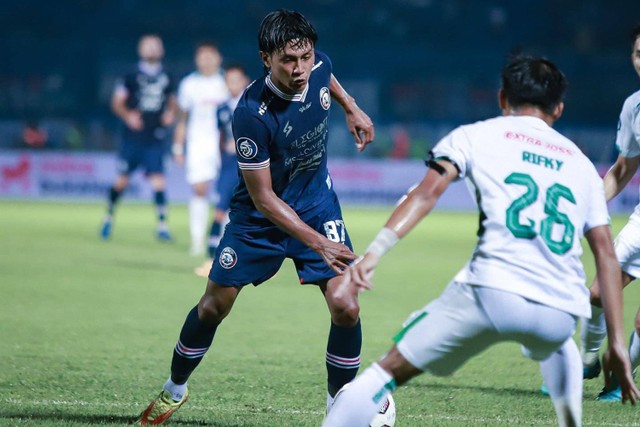 Pertandingan Liga 1 antara Arema FC melawan PSS Sleman, Jumat (5/8/2022). Foto: Instagram.com/aremafcofficial/