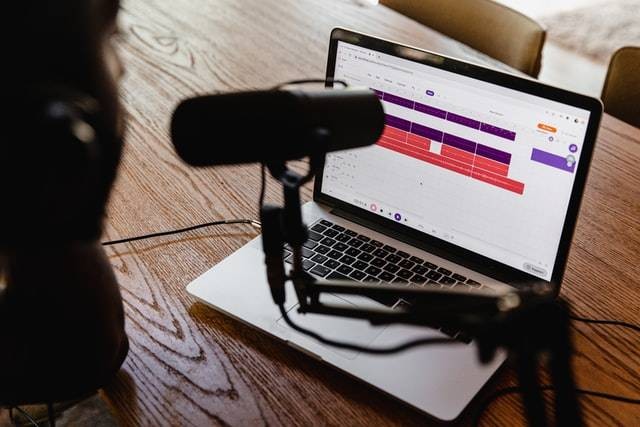 Ilustrasi cara upload podcast ke Spotify, sumber foto Soundtrap on Unsplash