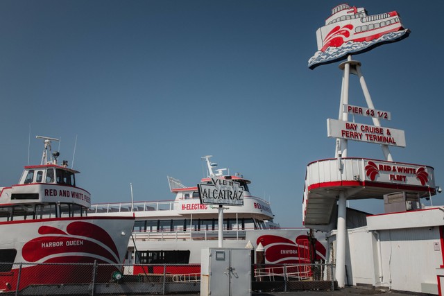  Cara Beli Tiket Ferry Batam Singapore, Foto/Unsplash/Jason Leung