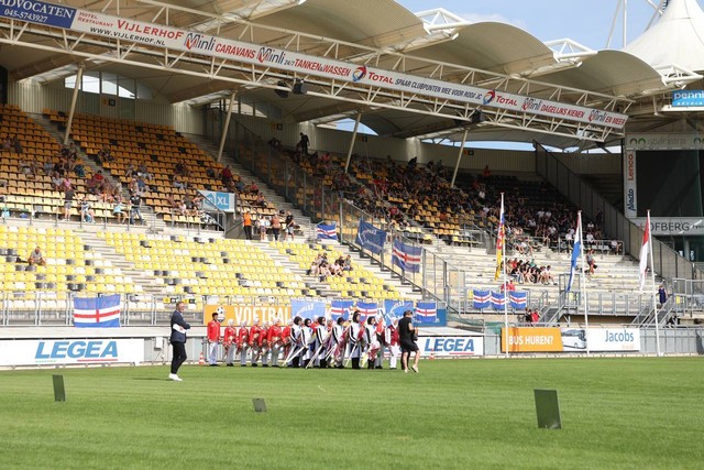 Penampilan Gitanadaqu di Parkstad Limburg Stadium, Kerkrade, Belanda