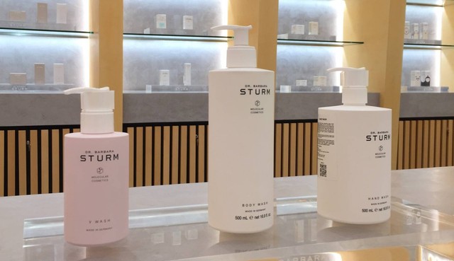 Rangkaian produk perawatan tubuh yang tersedia di gerai baru Dr. Barbara Sturm. Foto: Avissa Harness/ kumparan
