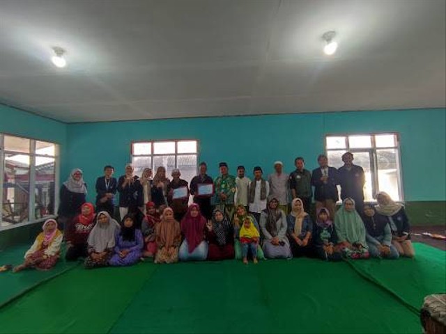 Sosialisasi Pengelolaan dan Pengolahan Sampah Plastik Menjadi Paving Block