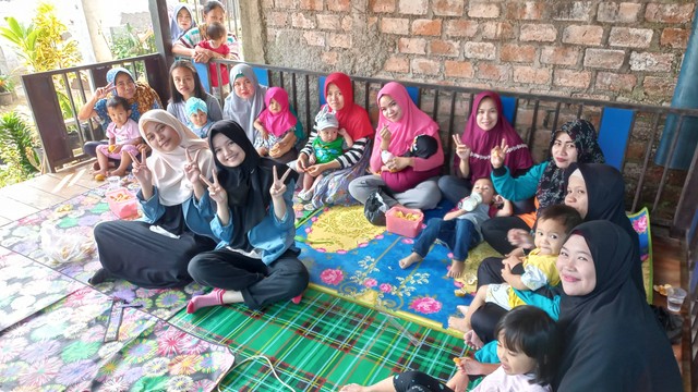 Foto bersama Masyarakat Kampung KB "Lukmanul Hakim", Sumber Foto Milik Pribadi