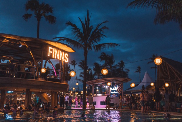 Rekomendasi Beach Club Terbaik di Bali, Foto: Unsplash/shawnanggg