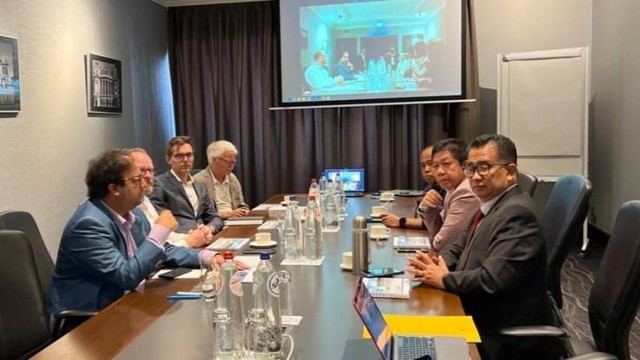 Penjabat Gubernur Sulawesi Barat Akmal Malik bertemu dengan sejumlah calon investor di Belgia. Foto: Dok. Humas Pemprov Sulbar