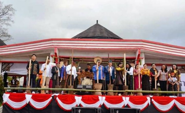 Keterangan foto:Saat pembukaan festival kopi manggarai yang dihadiri oleh tiga bupati yakni, Bupati Manggarai Timur, Wakil Bupati Manggarai Barat dan Bupati Manggarai sebagai tuan rumah (Foto:Humas Pemda Manggarai).