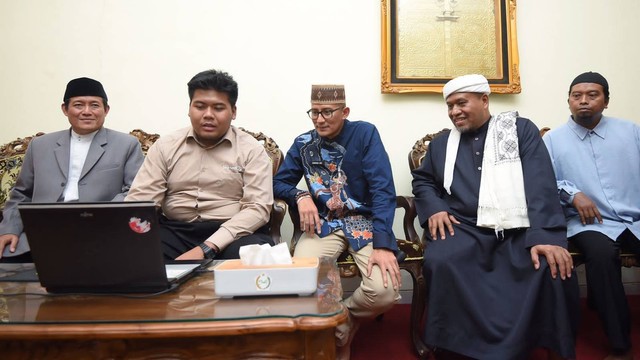 Menteri Pariwisata Dan Ekonomi Kreatif (Menparekraf) Sandiaga Uno mengunjungi Pondok Pesantren Al-Ishlah Dadapan, Bondowoso, Jawa Timur. Foto: Dok. Istimewa