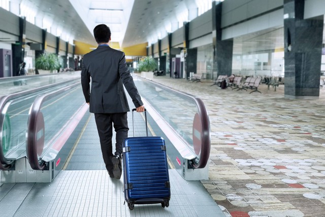 Ilustrasi Travelator di bandara. Foto: Creativa Images/Shutterstock