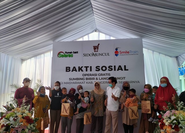 Bakti sosial ‘Operasi Sumbing Bibir Gratis’ di Rumah Sakit Selaras, Cisauk, Tangerang, pada Sabtu (6/8). Foto: kumparan/Kartika Pamujiningtyas