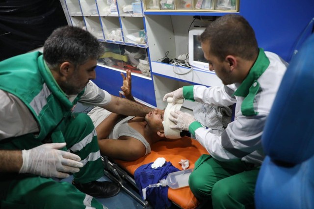 Ambulans Dompet Dhuafa hasil dari kedermawanan para donatur dapat memobilisasi para korban untuk segera mendapatkan penanganan medis lebih lanjut serta menyelematkan para korban dari serangan agresi militer Israel khususnya para anak-anak yang menjadi korban serangan tersebut. (Sabtu, 06/08/2022)