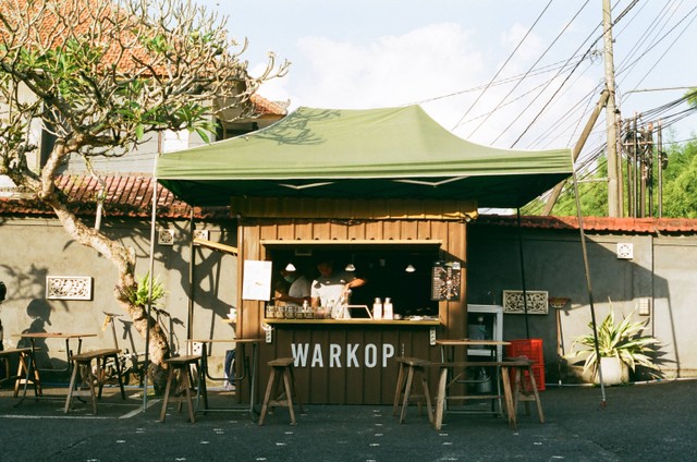 5 Rekomendasi Cafe Outdoor Jakarta Barat yang Cozy/Foto hanya ilustrasi dan bukan tempat aslinya. Sumber: Unsplash/Imanuel Reza Setyo