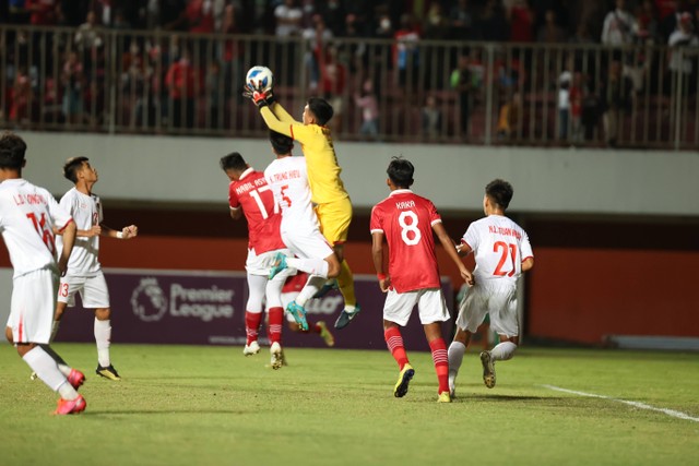 Timnas Indonesia U-16 saat menghadapi Vietnam U-16, Minggu (7/8). Foto: PSSI