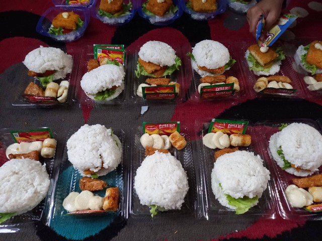 Burger Nasi Dengan Patti Nugget Tahu. Sumber: Dokumentasi Milik Pribadi Aprilia Nurohma.