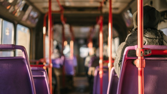 Cara Melakukan Pembayaran Trans Semanggi Surabaya, gambar hanya ilustrasi, foto:unsplash.com/bus