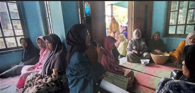 Sumber : Dokumentasi Pribadi Kegiatan Penyuluhan Resiko Kerja Kepada Penjahit Konveksi Di Desa Donowangun