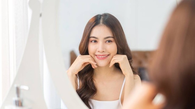 Ladies, yuk simak kiat-kiat untuk menjaga kulitmu agar selalu sehat dan terawat! Foto: Shutterstock