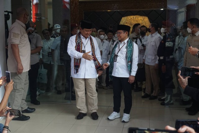Potret Prabowo dan Cak Imin Daftar Pemilu 2024 ke KPU. Foto: Iqbal Firdaus/kumparan