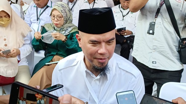 Ahmad Dhani di Kantor KPU RI. Foto: Aprilandika Pratama/kumparan