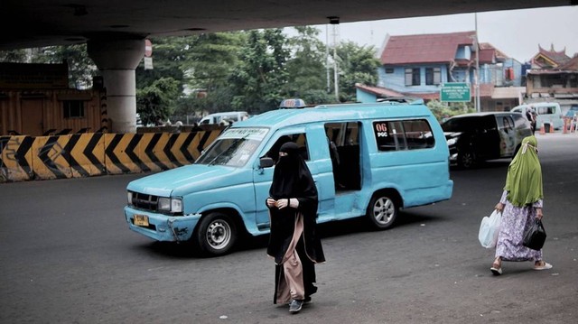 Ilustrasi alat angkutan umum penumpang di kota. Foto: Jamal Ramadhan/kumparan
