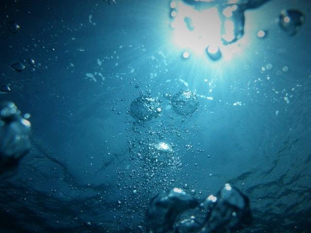 illustrasi puisi tentang air. sumber: unsplash.com