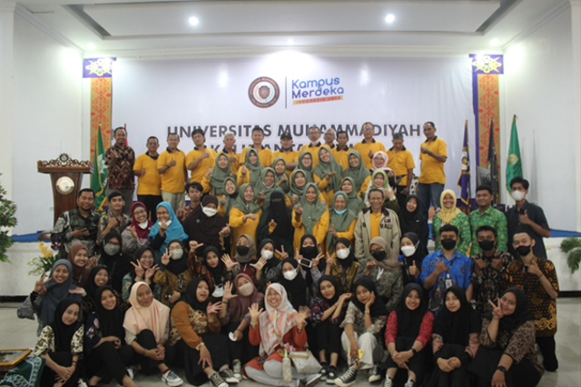 Foto Bersama Diskusi Ilmiah dan Temu Alumni (Foto: Deny Kurniawan)
