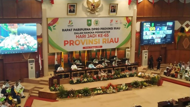 Rapat Paripurna DPRD Riau dalam rangka peringatan Hari Jadi ke-65 Provinsi Riau (Bagus Pribadi/Selasar Riau)