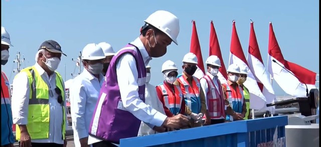 Presiden Joko Widodo meresmikan Proyek Strategis Nasional Terminal Kijing Pelabuhan Pontianak yang berada di Kecamatan Sungai Kunyit, Kabupaten Mempawah. Foto: dok. Hi!Pontianak