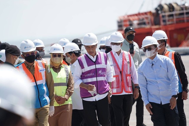 Foto: Jokowi Kunjungan Ke Kalbar, Resmikan Terminal Kijing | Kumparan.com