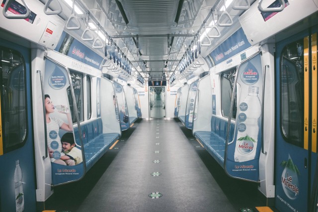 Cara ke Pacific Place Naik MRT, Foto: Unsplash/Pradamas Gifarry