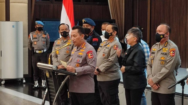 Kapolri Jenderal Pol Listyo Sigit Prabowo saat konferensi pers di Bareskrim Polri terkait meninggalnya Brigadir Yosua, Selasa (9/8/2022). Foto: Jamal Ramadhan/kumparan