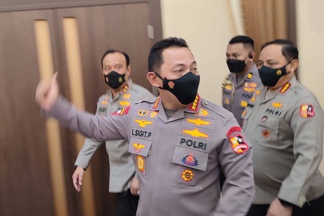 Kapolri Jenderal Pol Listyo Sigit Prabowo usai konferensi pers di Bareskrim Polri terkait meninggalnya Brigadir Yosua, Selasa (9/8/2022). Foto: Jamal Ramadhan/kumparan